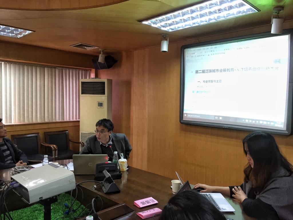 图2:广东工业大学经济与贸易钱能钱包王明亮副院长对第二届“会展教育人才培养合作创新大会”进行提案
